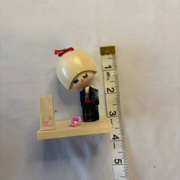 Japanese Mini Wooden Kokeshi Doll Hand Crafted - Picture 7 of 9